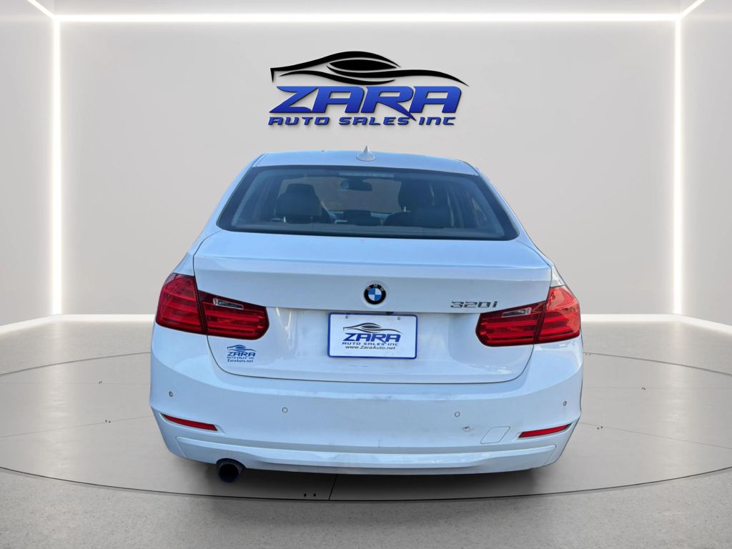 Photo 6 of this BMW 3 SERIES