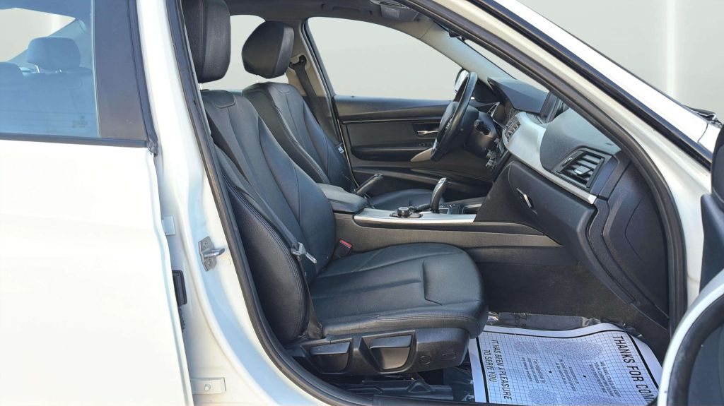 Photo 13 of this BMW 3 SERIES