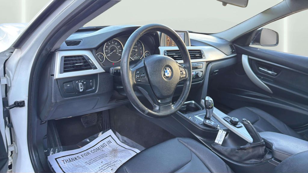 Photo 17 of this BMW 3 SERIES