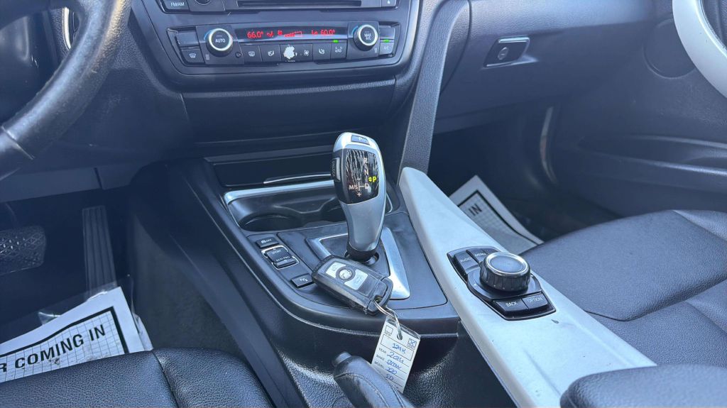 Photo 22 of this BMW 3 SERIES