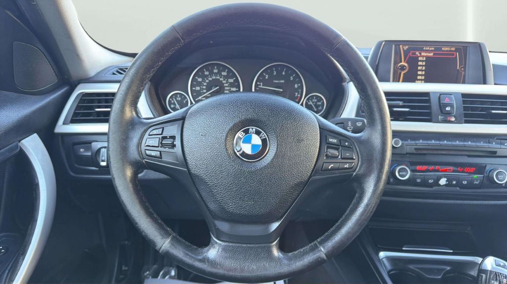 Photo 23 of this BMW 3 SERIES