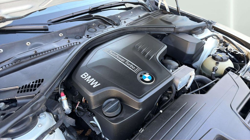 Photo 29 of this BMW 3 SERIES