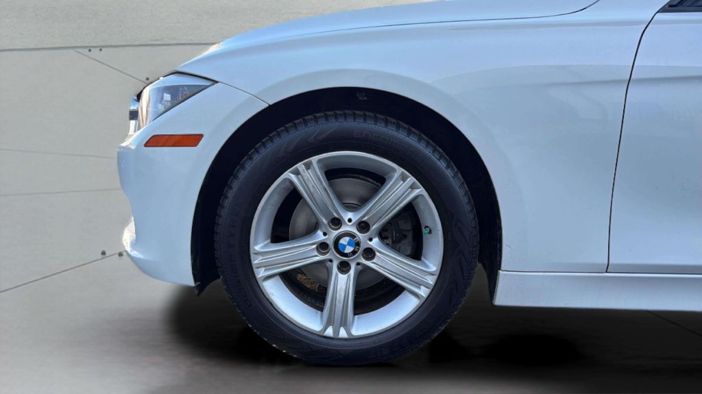 Photo 31 of this BMW 3 SERIES