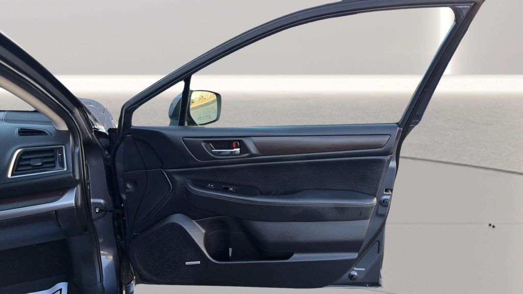 Photo 15 of this SUBARU LEGACY