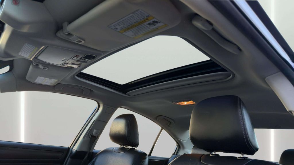 Photo 18 of this SUBARU LEGACY
