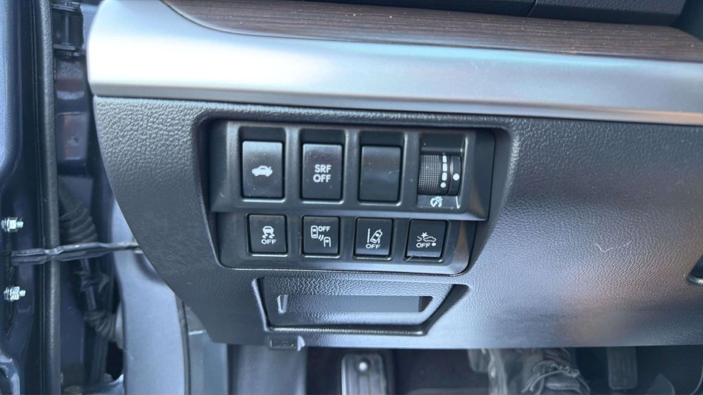 Photo 28 of this SUBARU LEGACY