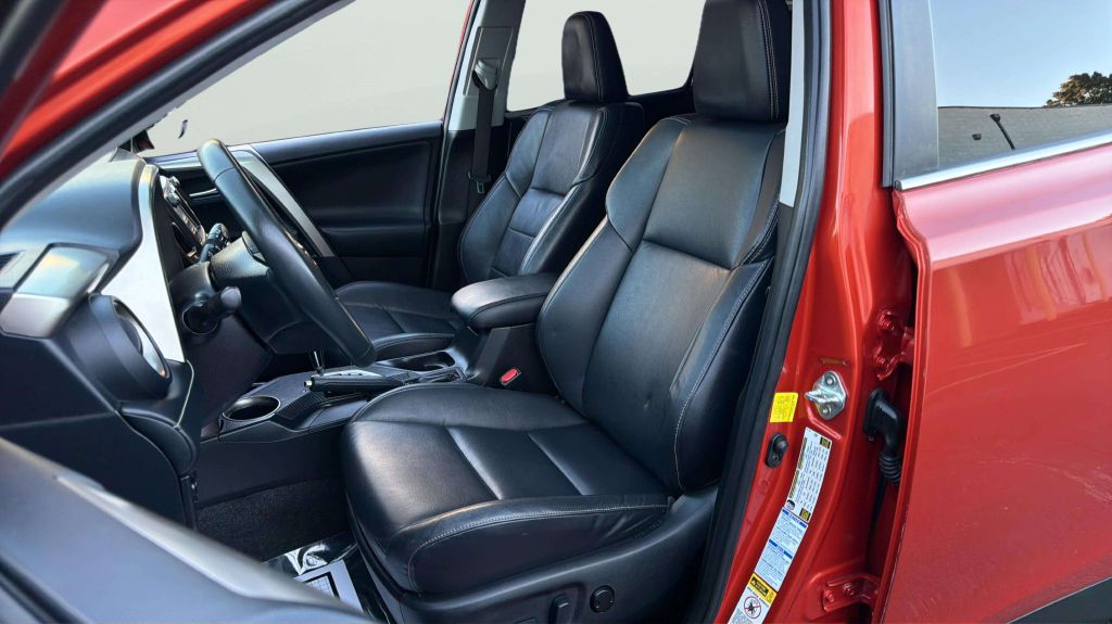 Photo 12 of this TOYOTA RAV4