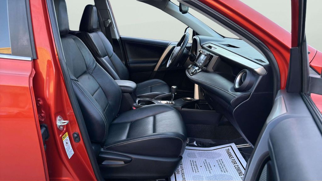 Photo 13 of this TOYOTA RAV4