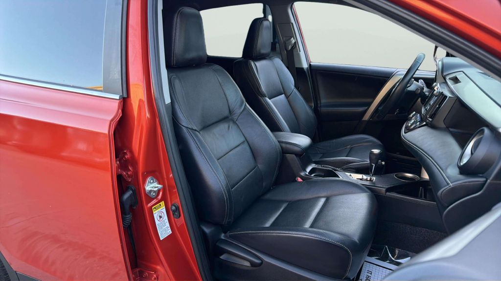 Photo 14 of this TOYOTA RAV4
