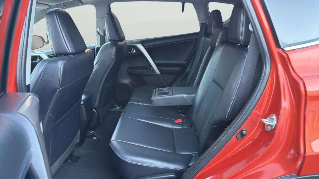 Photo 20 of this TOYOTA RAV4