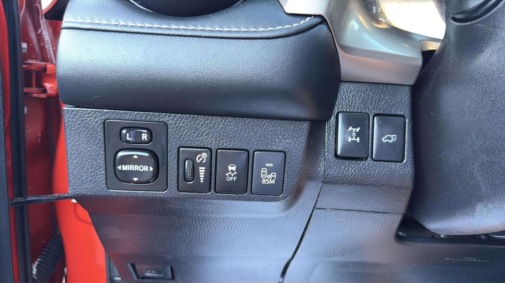 Photo 27 of this TOYOTA RAV4