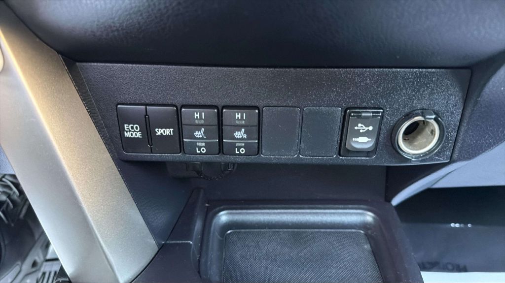 Photo 29 of this TOYOTA RAV4