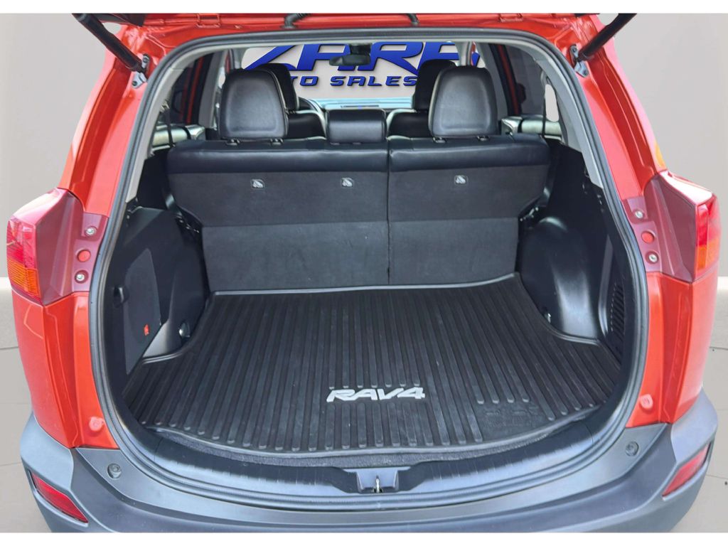Photo 33 of this TOYOTA RAV4