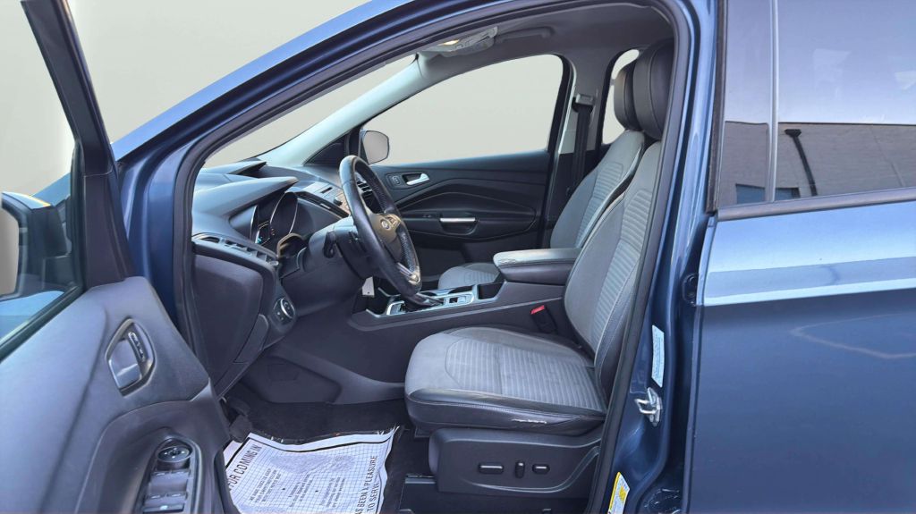 Photo 11 of this FORD ESCAPE