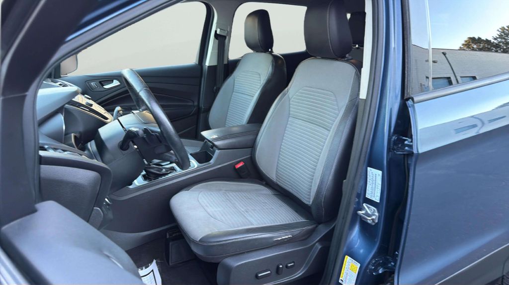 Photo 12 of this FORD ESCAPE