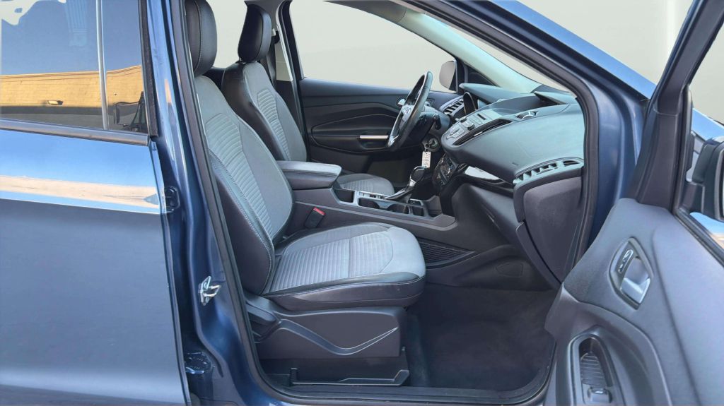 Photo 13 of this FORD ESCAPE