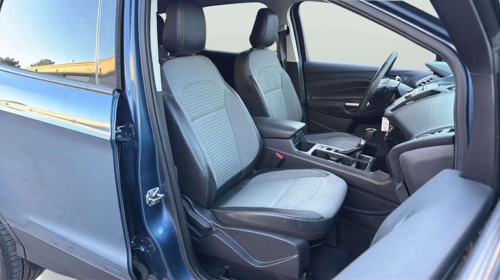 Photo 14 of this FORD ESCAPE