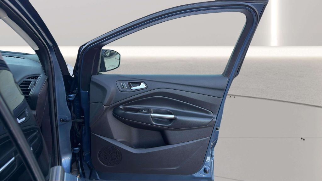 Photo 16 of this FORD ESCAPE