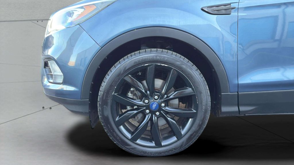 Photo 32 of this FORD ESCAPE