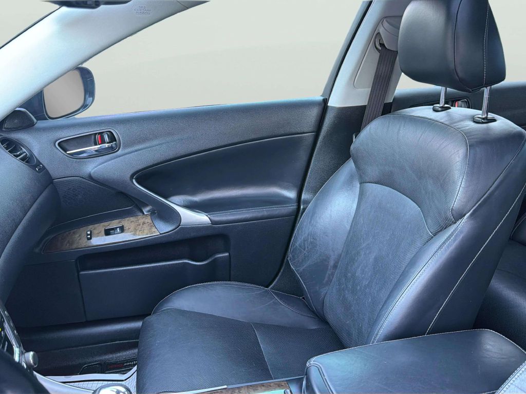 Photo 13 of this LEXUS IS 250