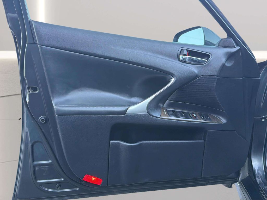 Photo 15 of this LEXUS IS 250