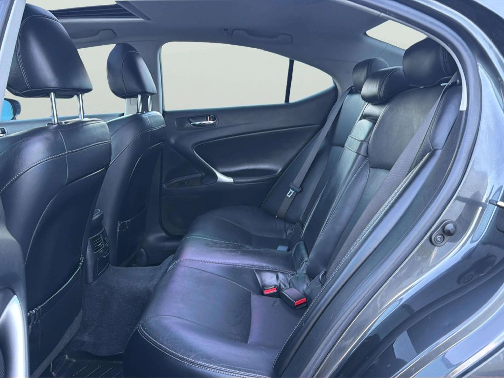 Photo 16 of this LEXUS IS 250