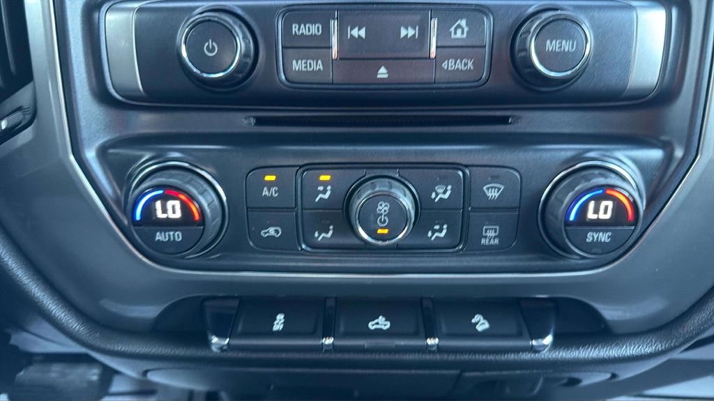 Photo 24 of this CHEVROLET SILVERADO 1500