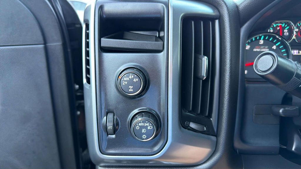 Photo 25 of this CHEVROLET SILVERADO 1500
