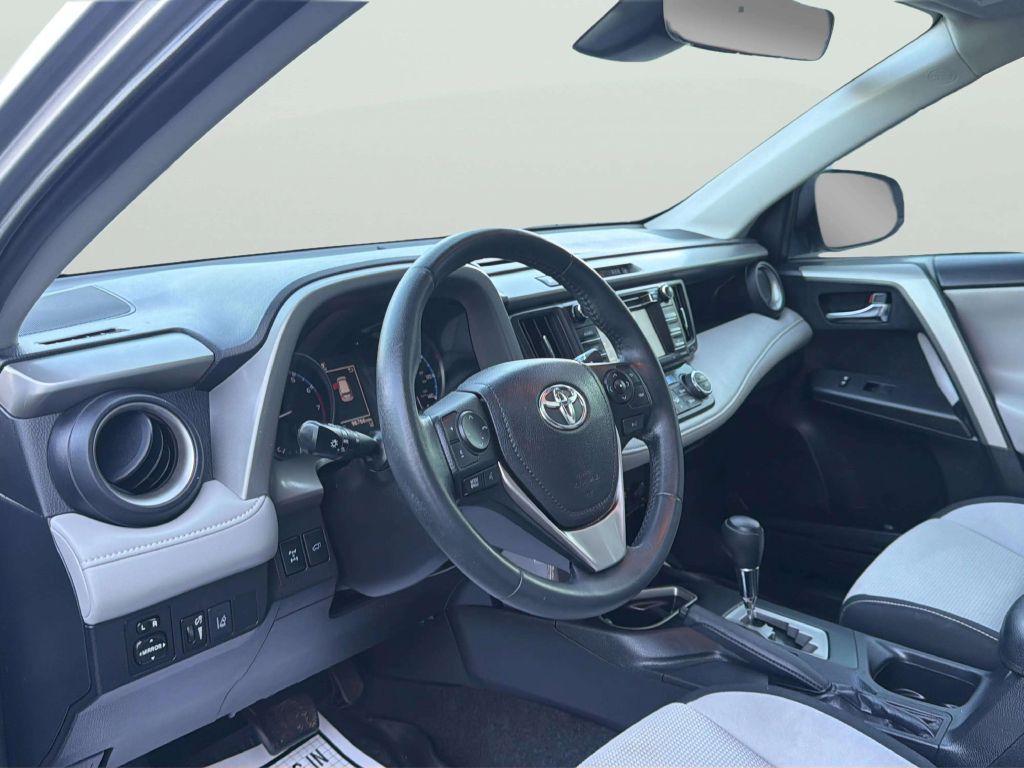 Photo 10 of this TOYOTA RAV4