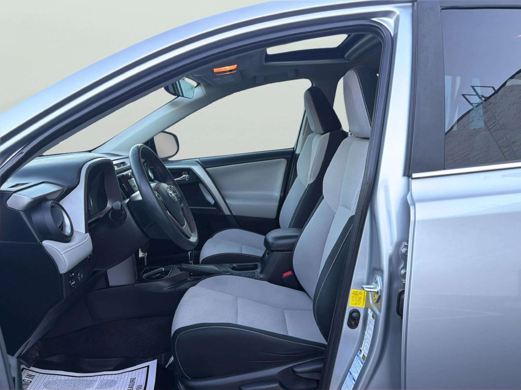 Photo 11 of this TOYOTA RAV4