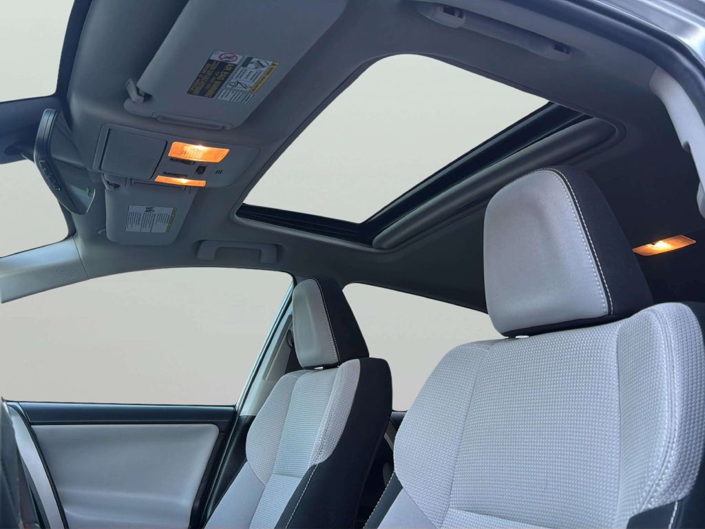 Photo 14 of this TOYOTA RAV4