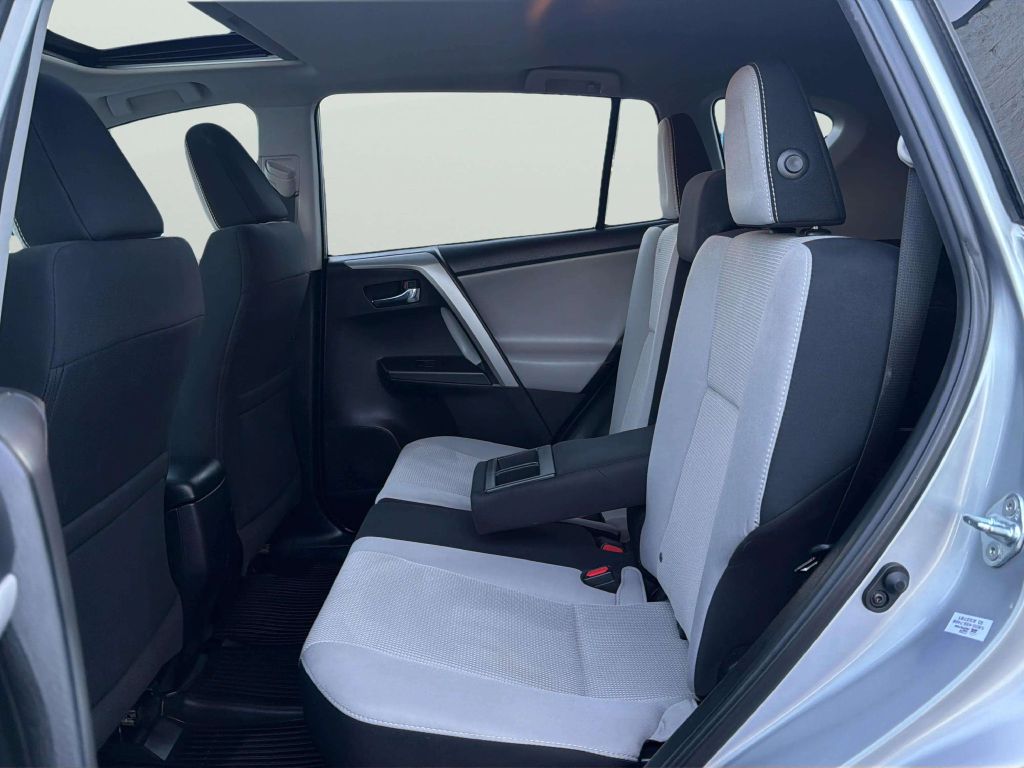 Photo 16 of this TOYOTA RAV4