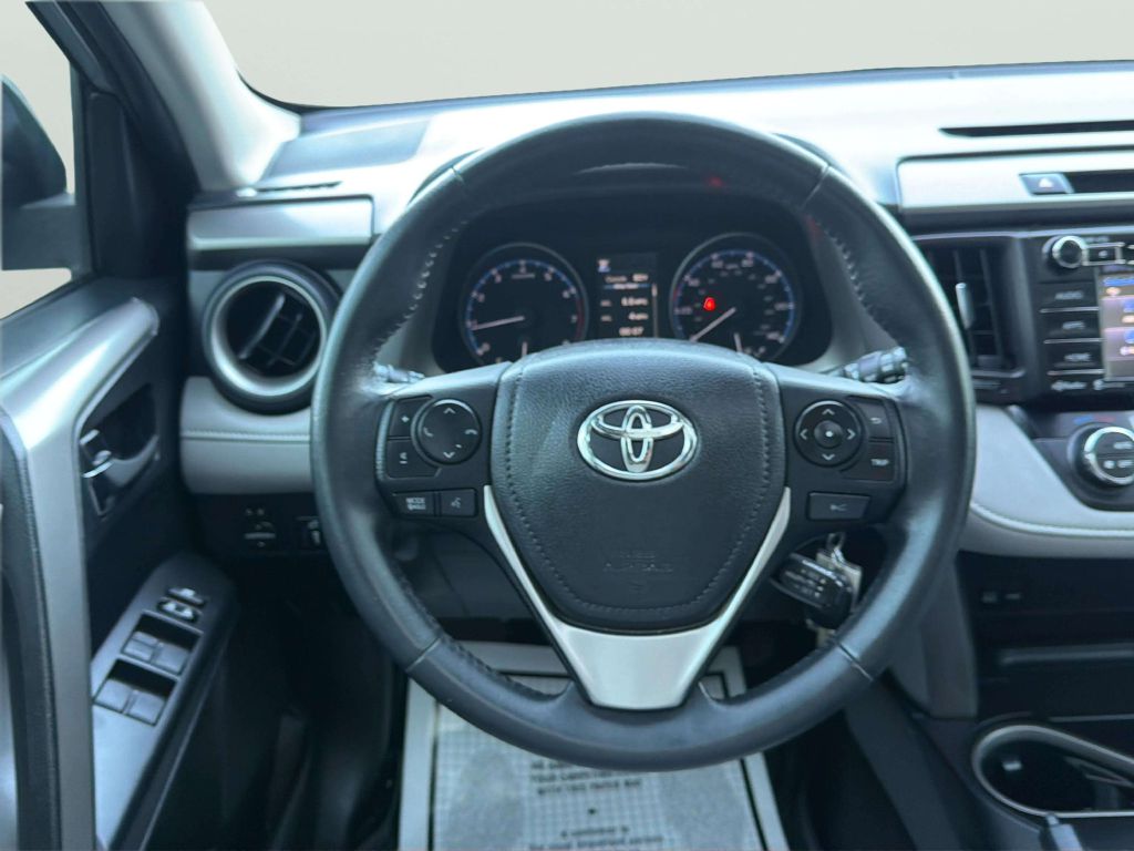 Photo 21 of this TOYOTA RAV4