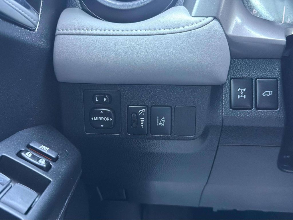 Photo 25 of this TOYOTA RAV4