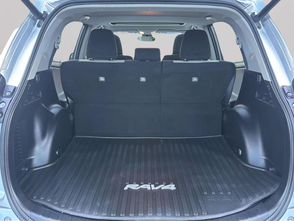 Photo 28 of this TOYOTA RAV4