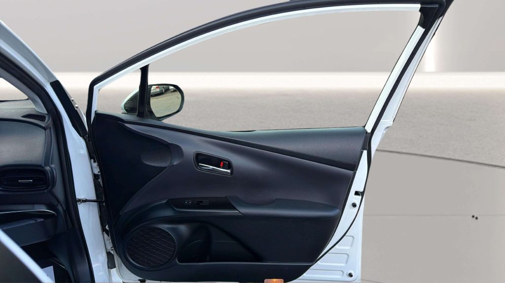 Photo 16 of this TOYOTA PRIUS