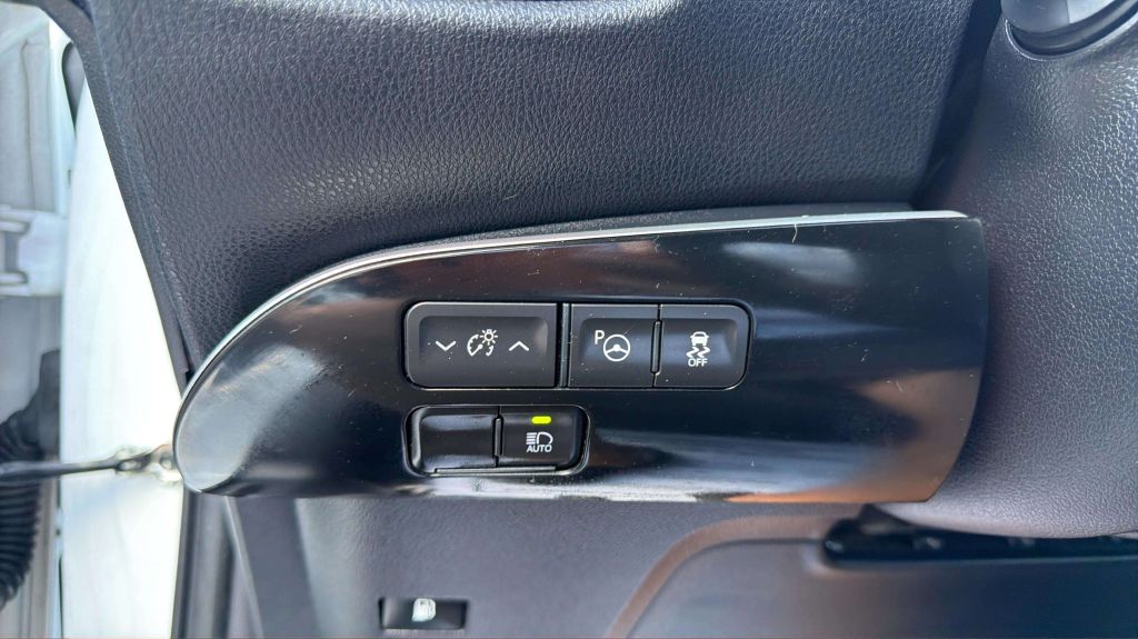 Photo 26 of this TOYOTA PRIUS