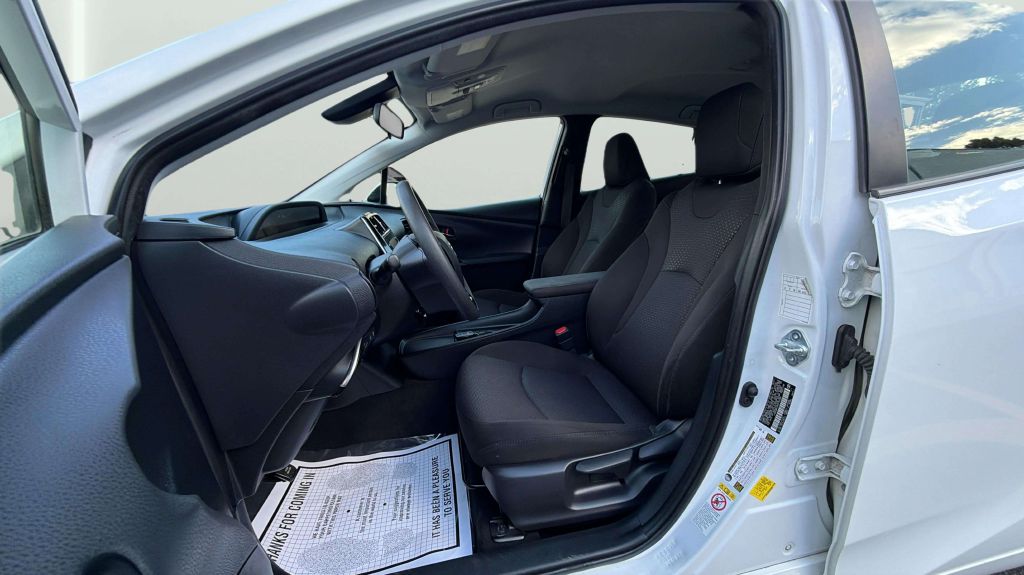 Photo 27 of this TOYOTA PRIUS