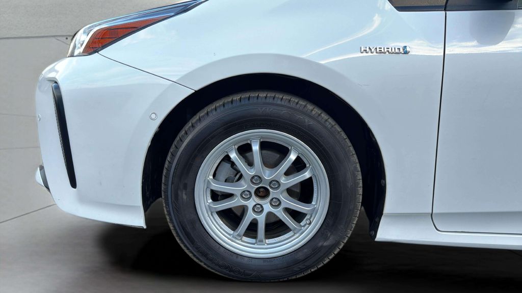 Photo 30 of this TOYOTA PRIUS