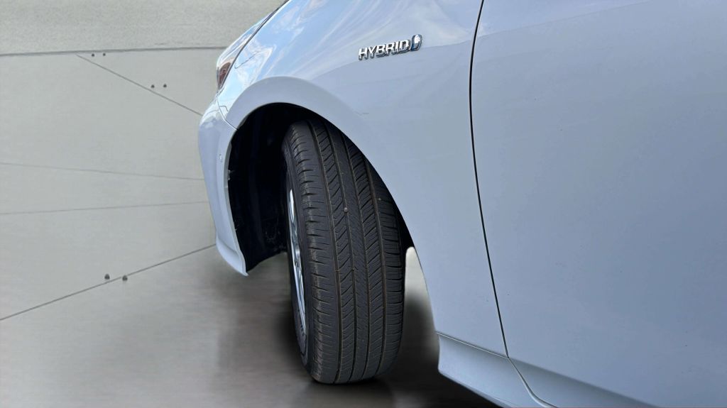 Photo 31 of this TOYOTA PRIUS