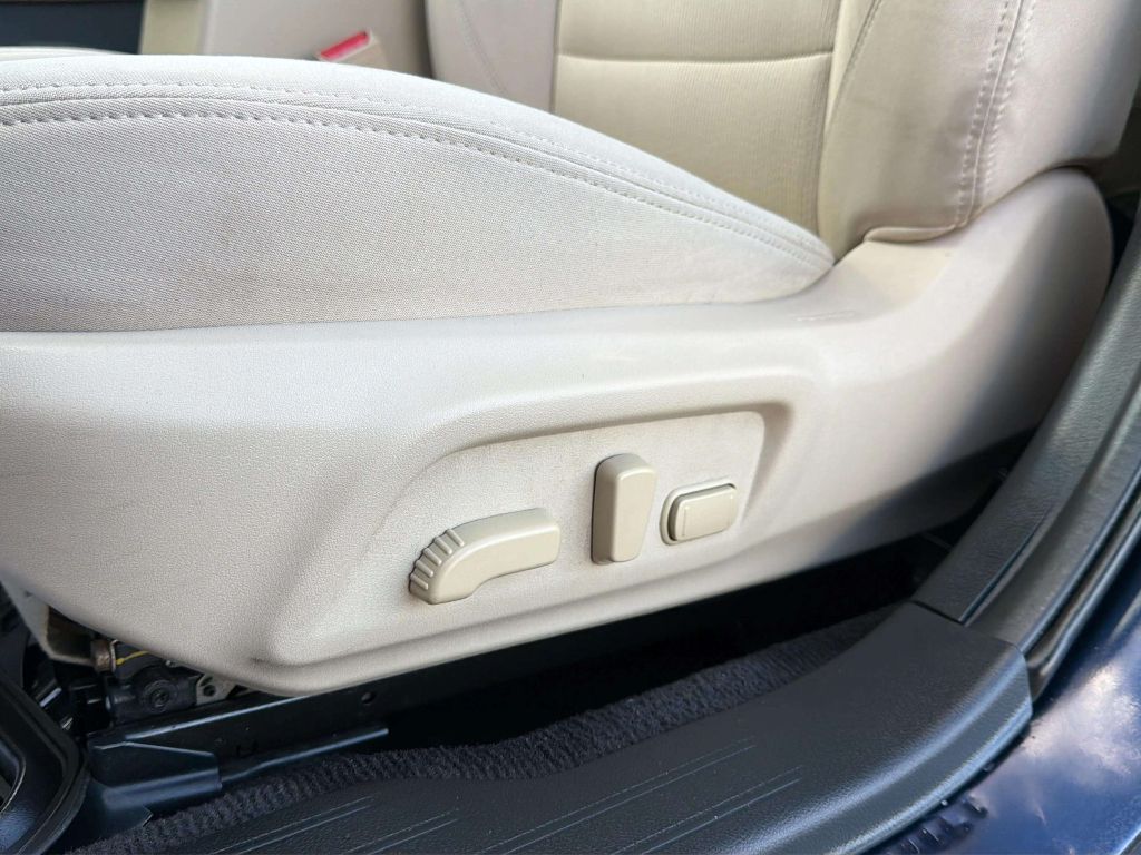 Photo 13 of this SUBARU LEGACY
