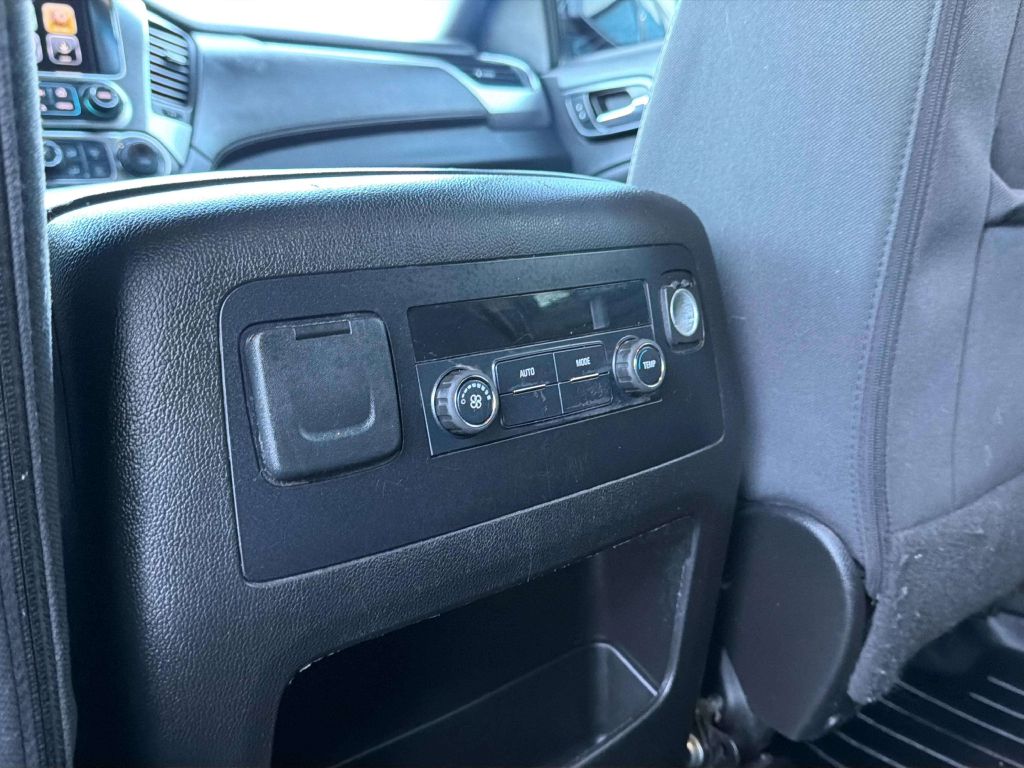 Photo 18 of this CHEVROLET SUBURBAN