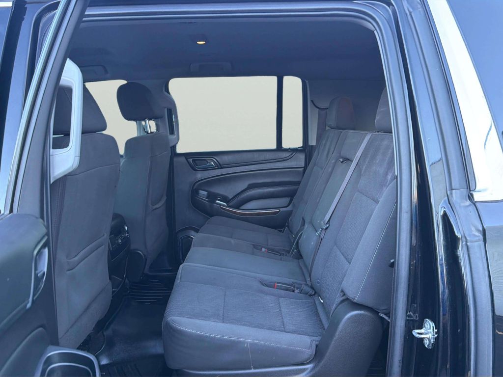 Photo 24 of this CHEVROLET SUBURBAN