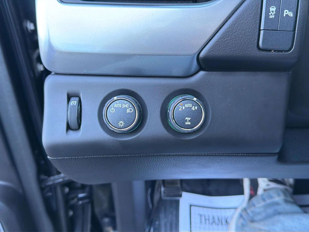 Photo 27 of this CHEVROLET SUBURBAN