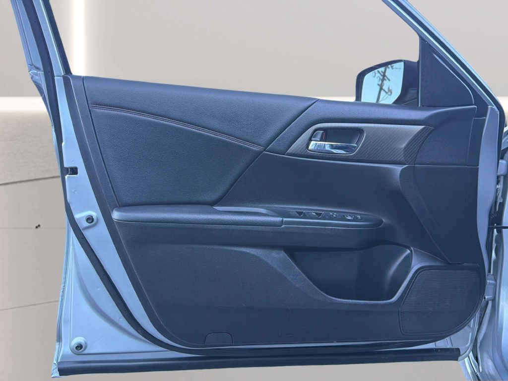 Photo 15 of this HONDA ACCORD