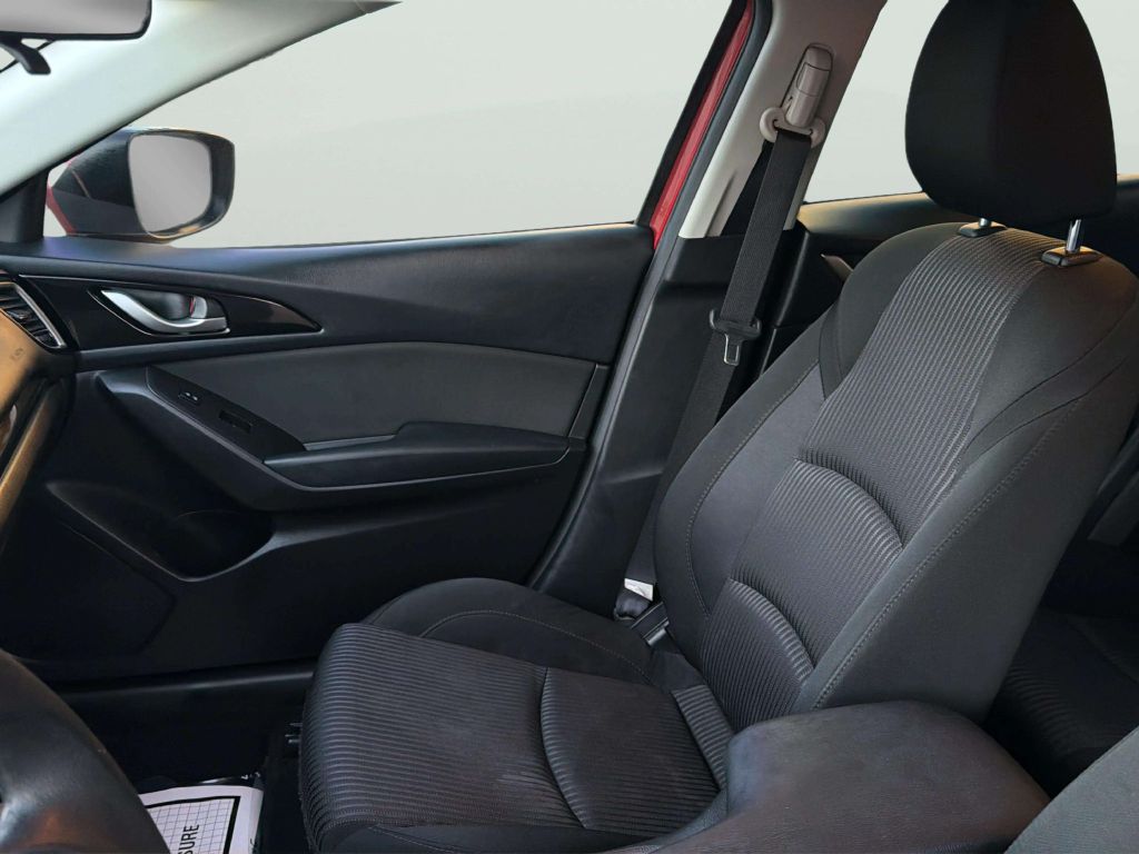 Photo 13 of this MAZDA MAZDA3