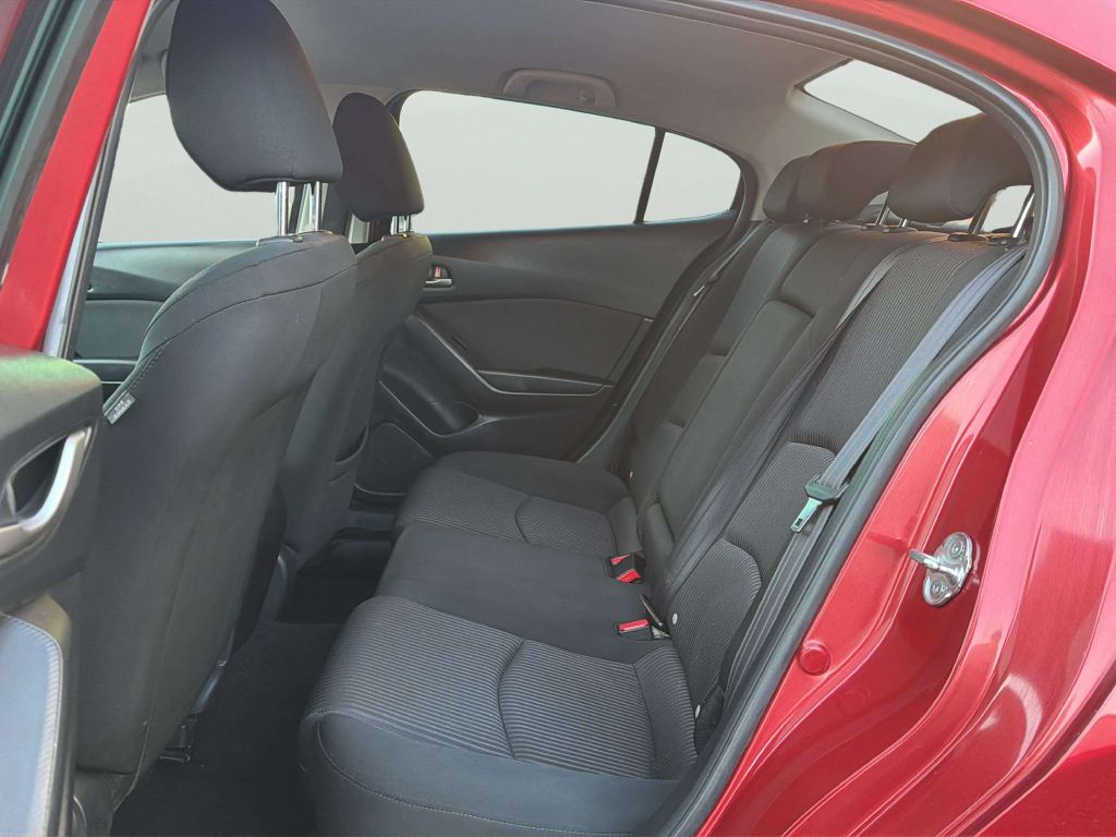Photo 15 of this MAZDA MAZDA3