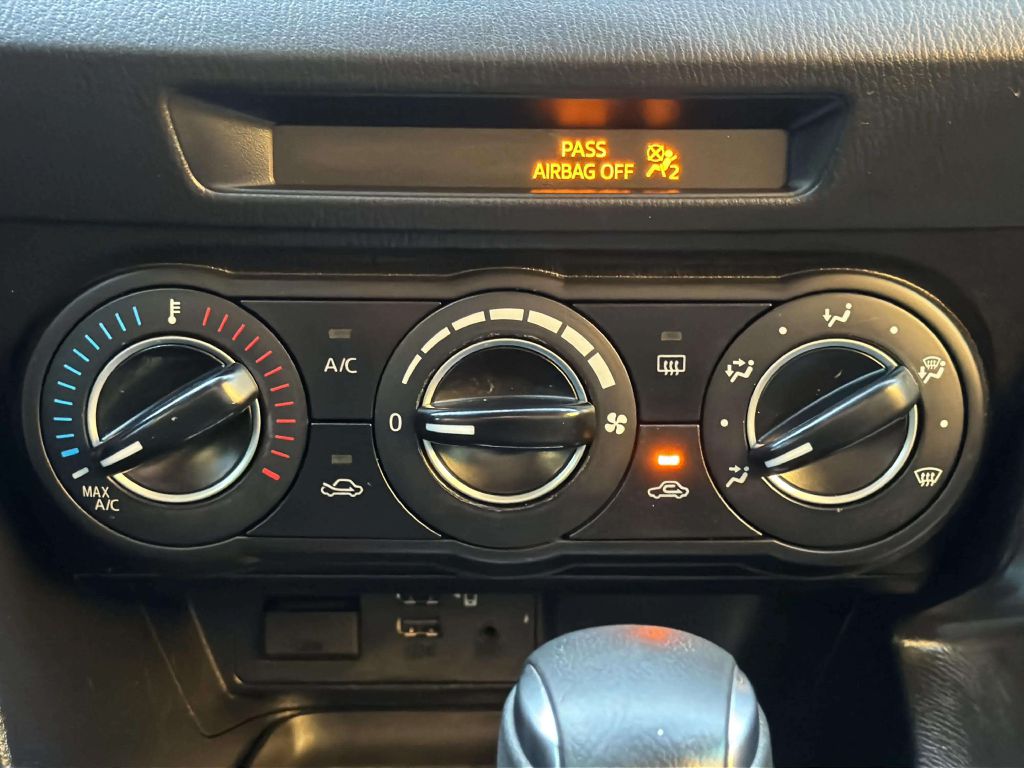 Photo 19 of this MAZDA MAZDA3