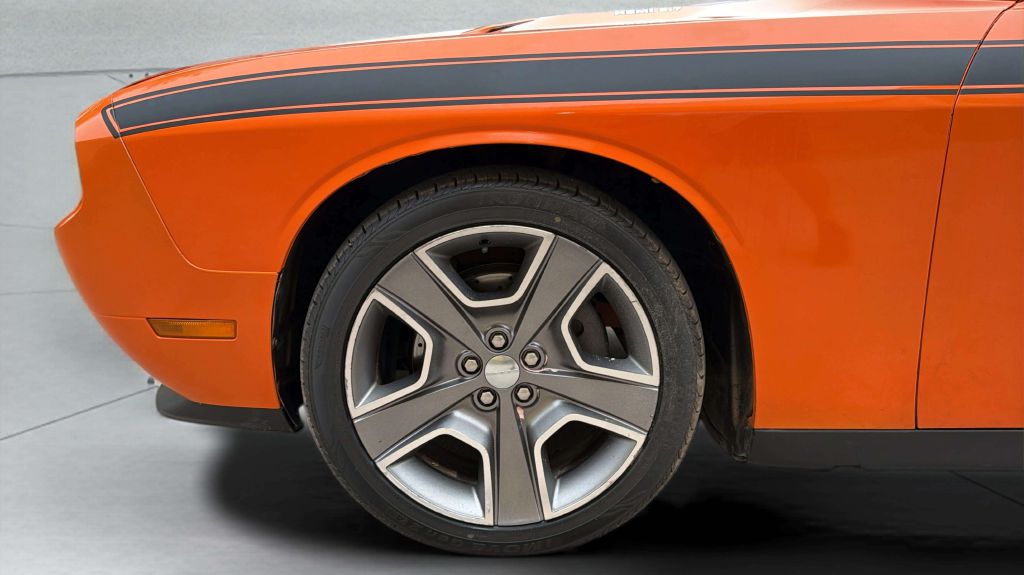 Photo 32 of this DODGE CHALLENGER