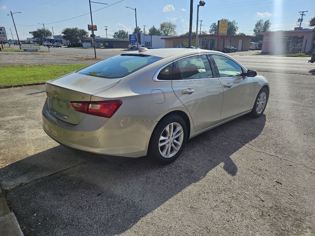 Photo 5 of this CHEVROLET MALIBU